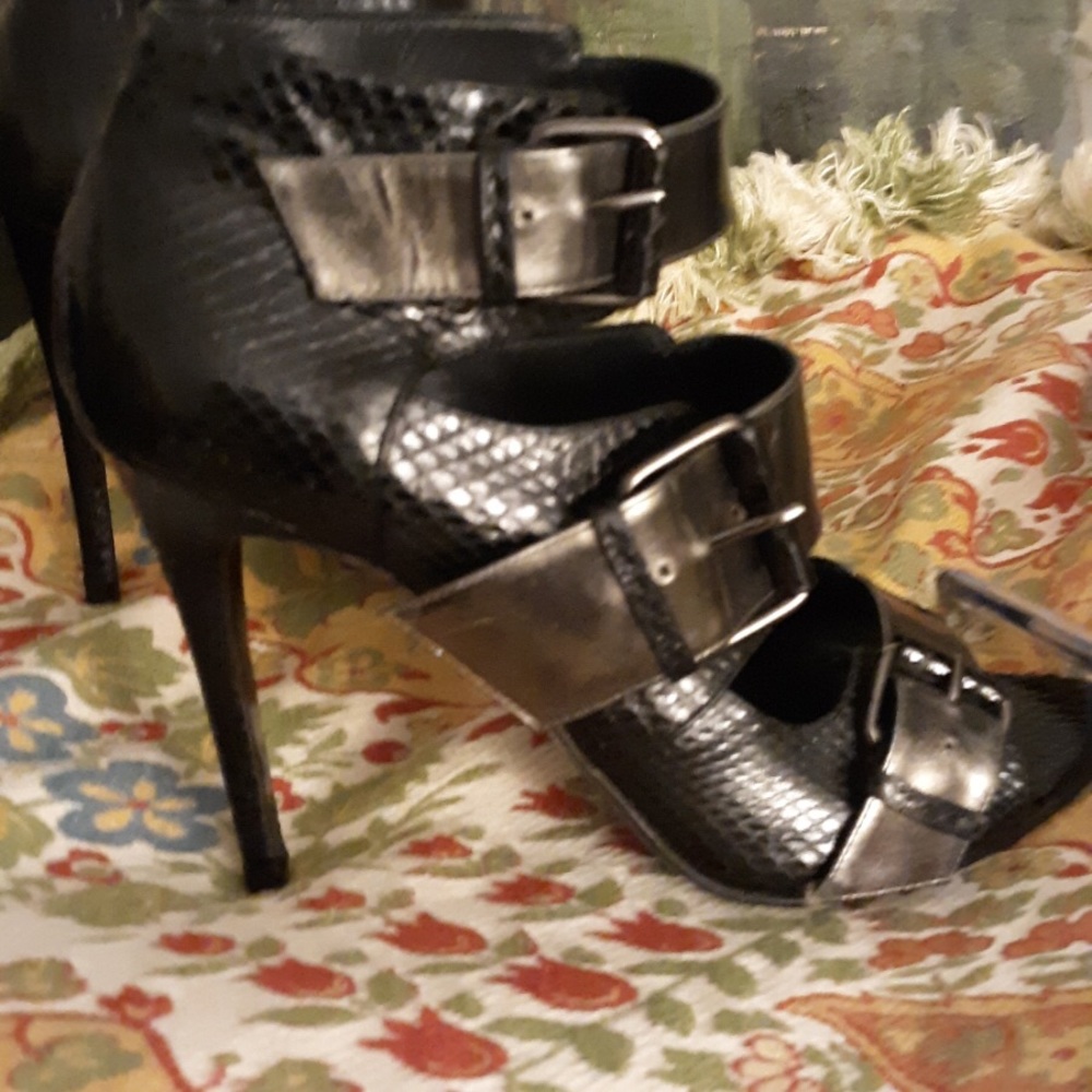 Heels - Picture 2 of 2